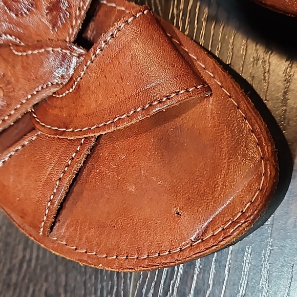 Garcias Tan Brown Lightweight Leather Embossed Platform Sip on Sandals - Picture 3 of 14
